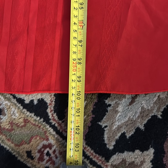 Red oval holiday tablecloth - Picture 6 of 6